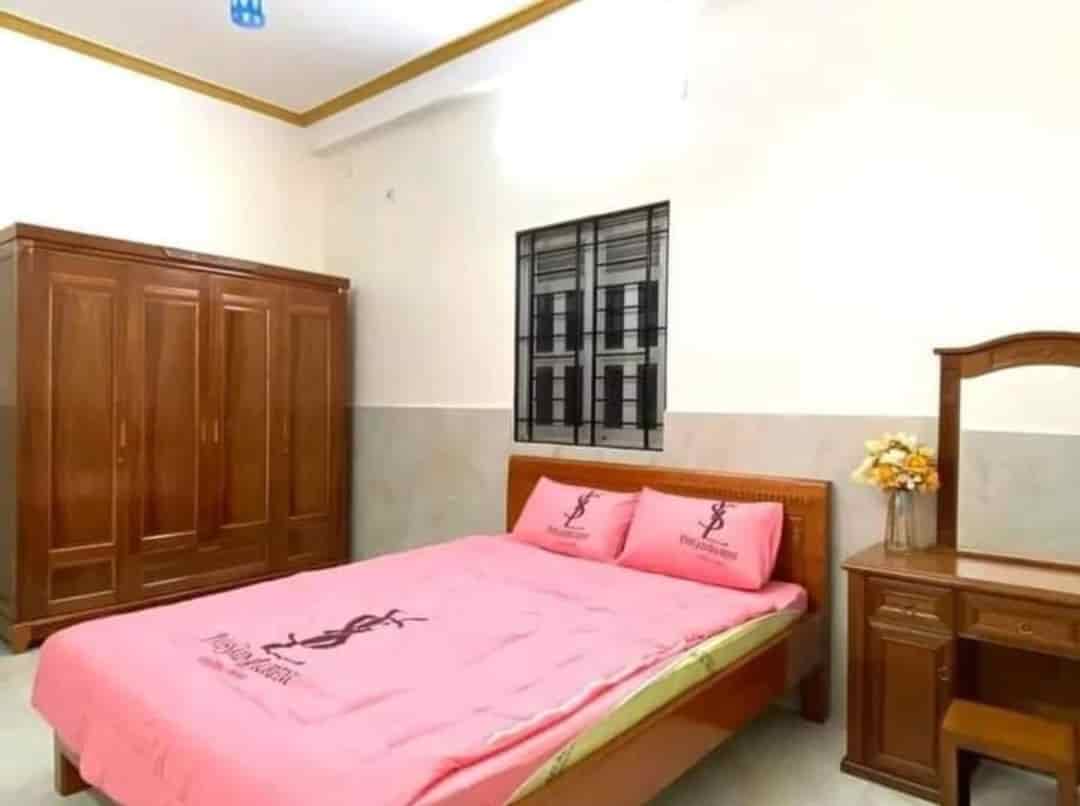 Kinh doanh lỗ bán nhà đường Hoàng Diệu, P.8, Q.4, 52m2 công nhận đủ, 1 trệt 2 lầu