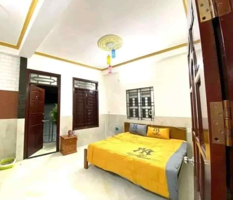 Kinh doanh lỗ bán nhà đường Hoàng Diệu, P.8, Q.4, 52m2 công nhận đủ, 1 trệt 2 lầu