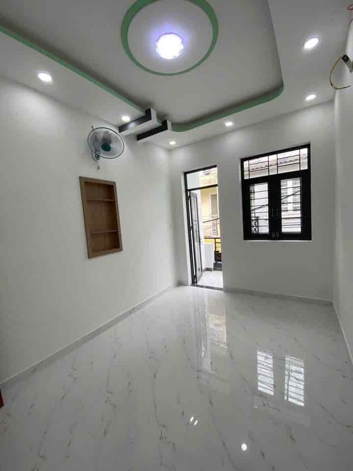 Bán nhà  đường Hoa Sứ, phường 7, quận Phú Nhuận, 52m2 1 trệt 1 lầu, giá  1 tỷ 2 sổ riêng