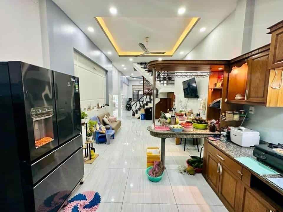 Bán nhà đường lê Quang Kim phường 9 quận 8 dt 58m2 giá 1,36tỷ sổ riêng