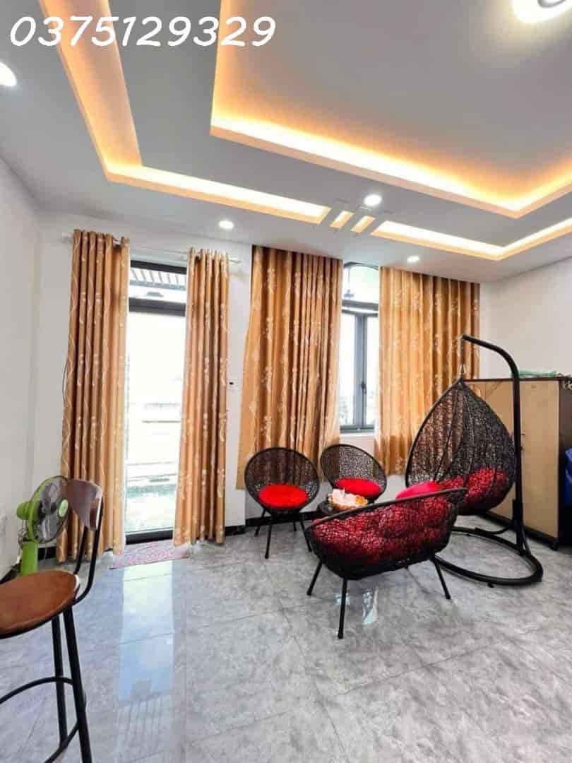 Nhà đẹp ở ngay, 115m2, ngang 5m,  4 tầng, 4 phòng ngủ, đường 7m,