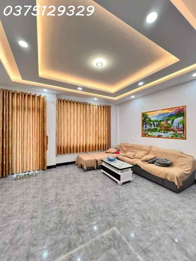 Nhà đẹp ở ngay, 115m2, ngang 5m,  4 tầng, 4 phòng ngủ, đường 7m,