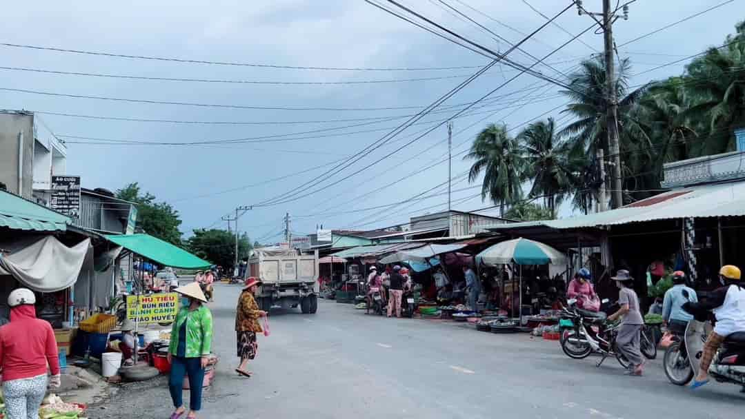 Bán lô đất trung tâm thị xã ngay chợ đi vào, thổ cư, sổ hồng riêng chỉ 190tr