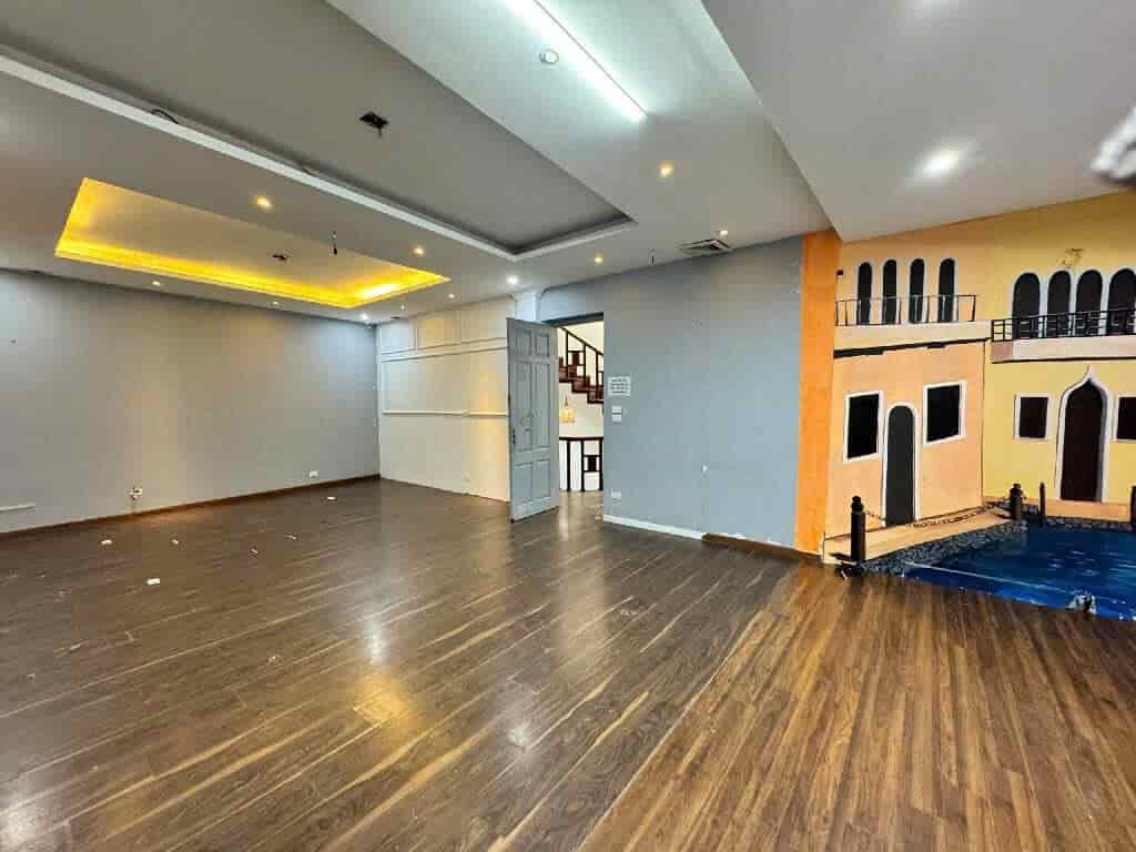 Nhà Đống Đa 90m2, mặt tiền 8m, kinh doanh, cho thuê đỉnh, ngõ to xe ô tô tránh nhau