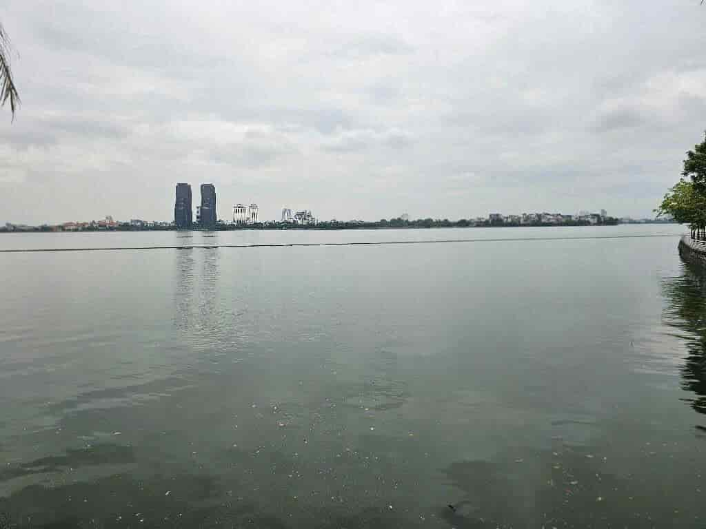 Nhà Trích Sài 2 thoáng vĩnh viễn, ô tô để trong nhà, view Hồ Tây.