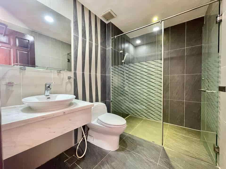 Cần ra căn hộ 2PN 2WC, The Harmona quận Tân Bình, 75m2, sổ hồng riêng