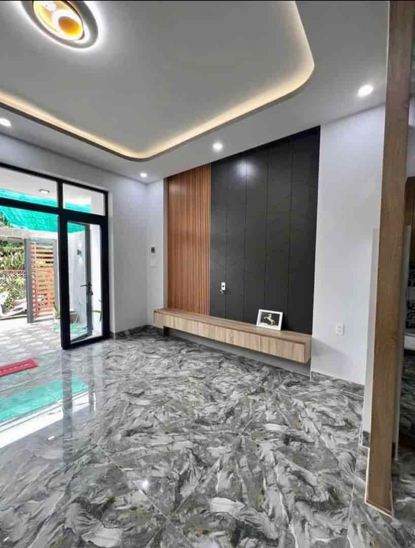 Nhà đẹp giá 85m2 2tỷ1 Giá không thương lượng vì bán gấp.Pháp lý sổ sách đầy đủ.