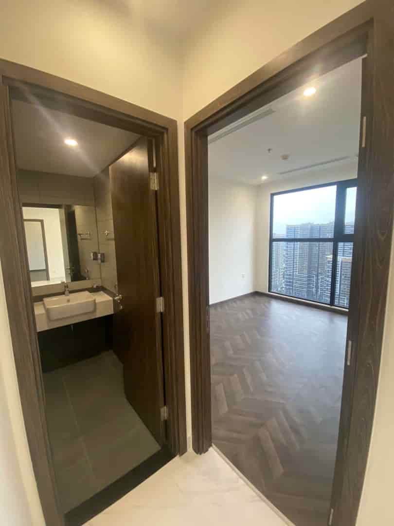 Cho thuê căn hộ 2pn 2wc tầng cao view thoáng, phân khu mới nhất Beverly