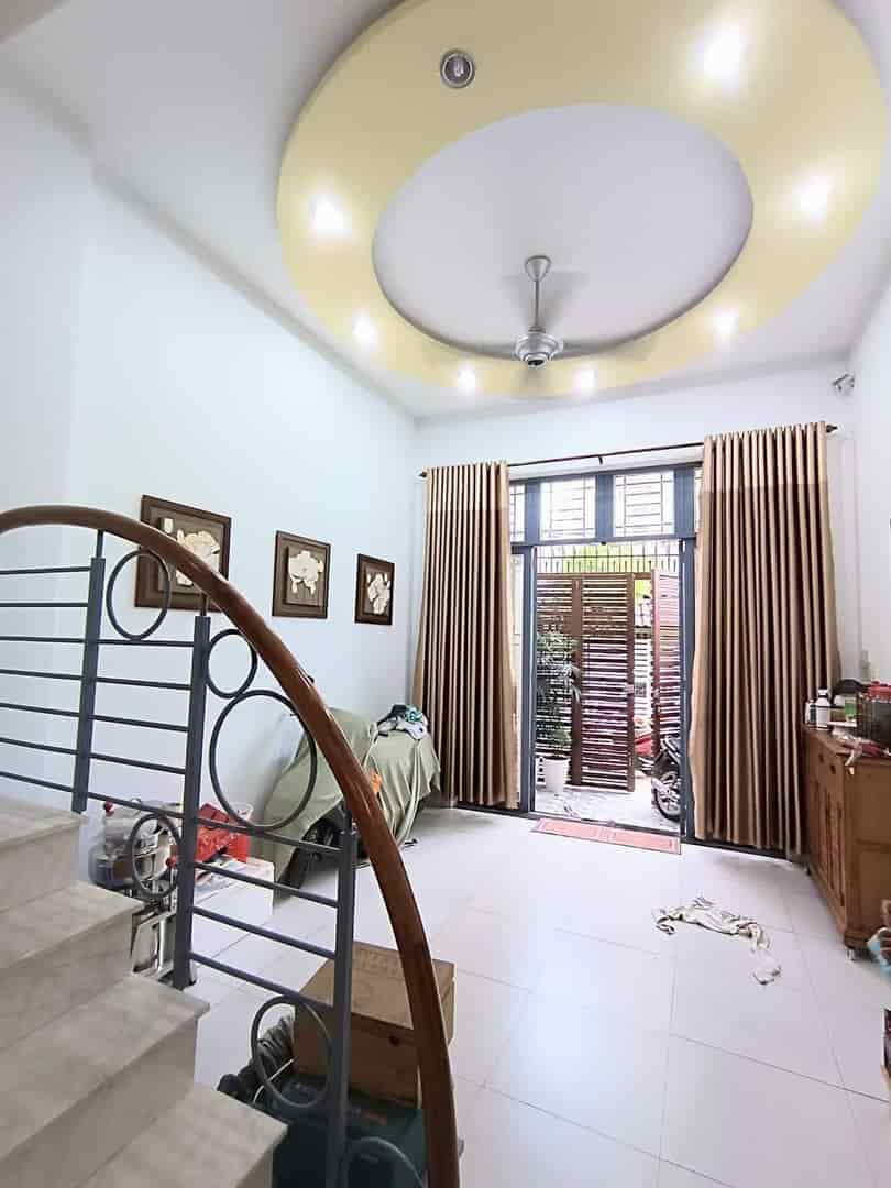 Bán nhanh nhà Đ.Cao Đạt, phường 1, quận 5, DT 60m2 giá chỉ 1 tỷ 390 sổ hồng riêng