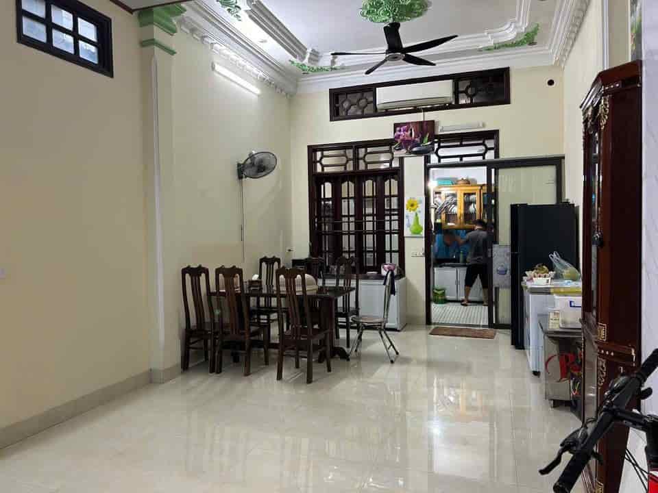 Nhà MT gần Xa lộ Hà Nội, 53m2, 4x13m, 2 tầng, 3PN, kinh doanh, hoàn công