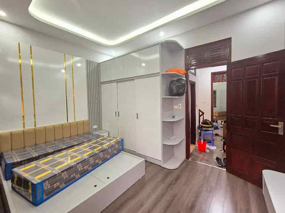 Nhà Nguyễn Cửu Vân , P.17, 3 tầng, HXH, gần MT, thông , 30m2, 2 PN