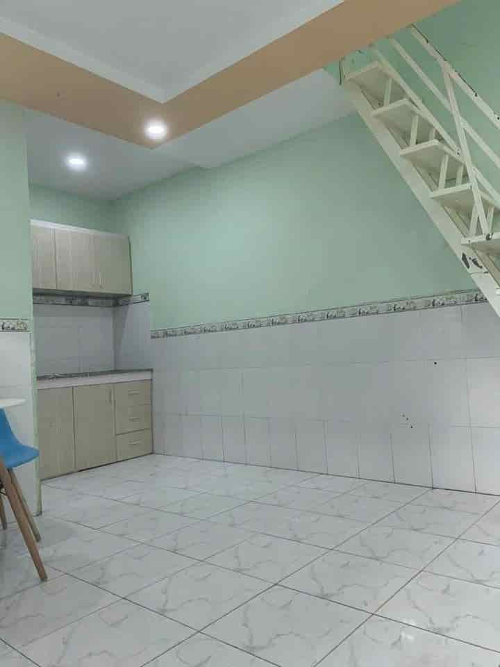 Bán nhà Bạch Đằng, gần chợ Bà Chiểu, 40m2, lô góc, 3 pn,hxh, sổ vuông a4, hoàn công