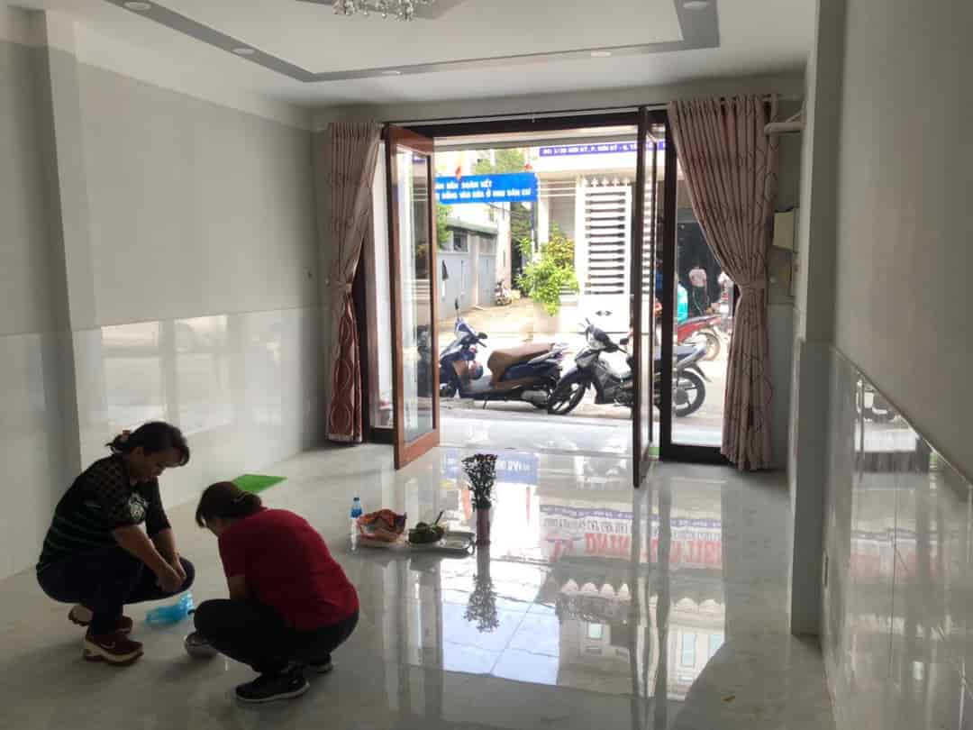 Bán nhà đường Nguyễn Khoái, phường 6, quận 4, SHR, 42m2, 3PN, 1 tỷ 440