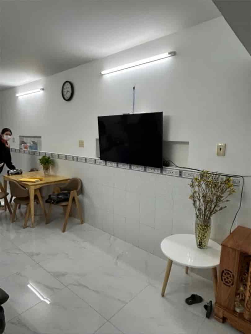 Nhà đẹp mới tinh, ngay trung tâm quận 10, 51m2, tiện ích xung quanh đủ, nhỉnh 6 tỷ