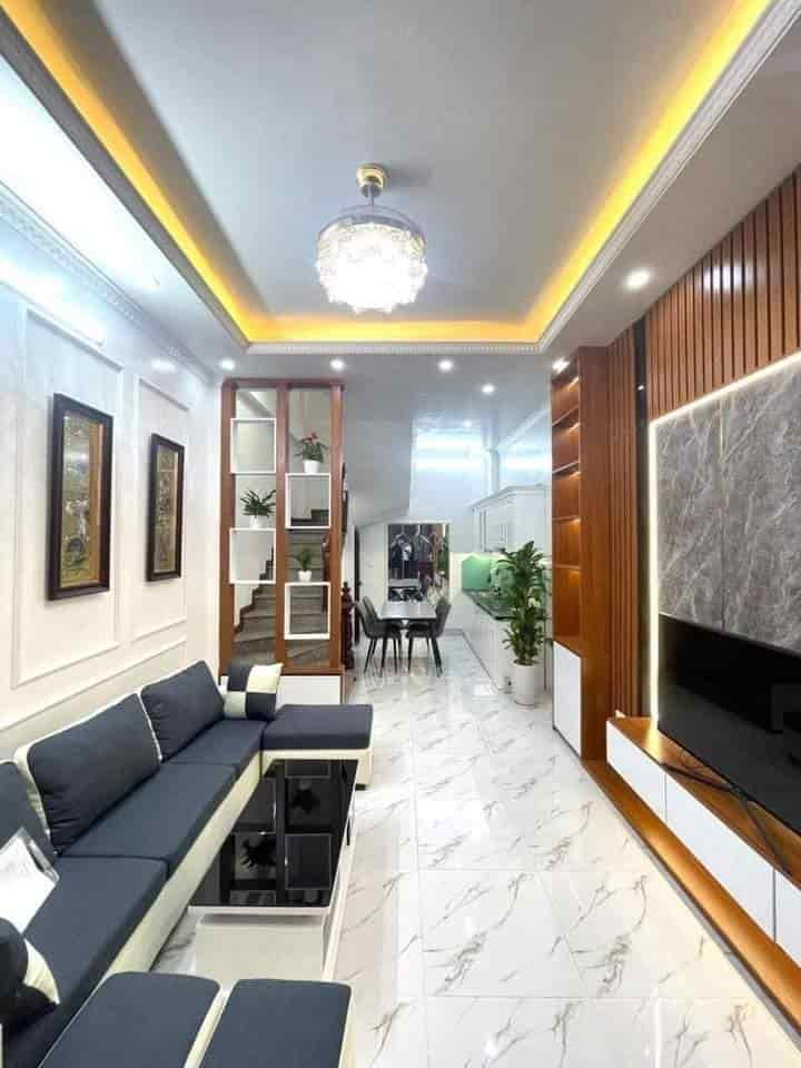 Bán nhà Thụy Khê 35m2, giá nhỉnh 4 tỷ, nhà đẹp, full đồ tặng lại, gần Hồ Tây lộng gió