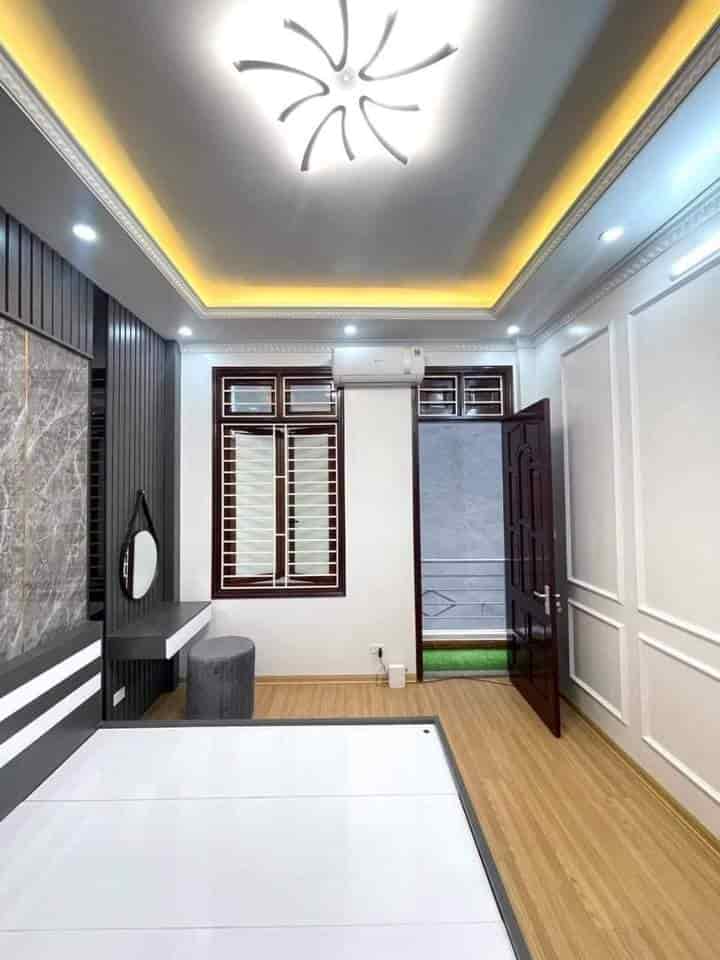 Bán nhà Thụy Khê 35m2, giá nhỉnh 4 tỷ, nhà đẹp, full đồ tặng lại, gần Hồ Tây lộng gió