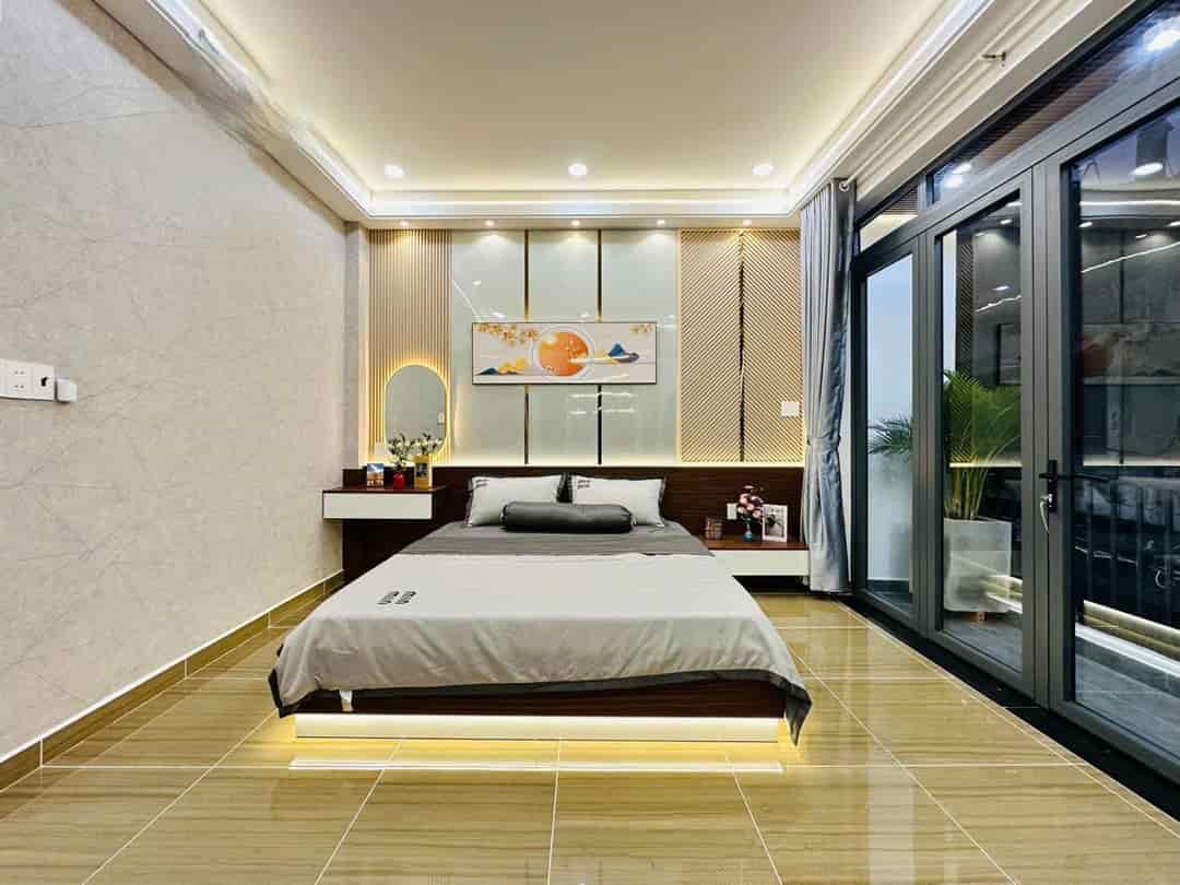 Nhà hẻm 6m Nguyễn Đình Chiểu P.5 Q3 67.5m2, giá 3tỷ250, gần công viên Tao Đàn sổ hồng riêng