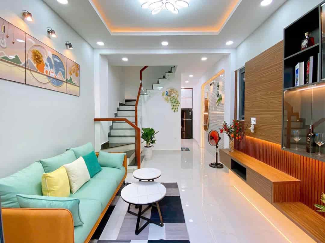 Bán nhà 2 lầu mới ở ngay Âu Dương Lân, quận 8, xe hơi sát hẻm, giá 2 tỷ 540 DT 32.2m2 sổ hồng hoàn công