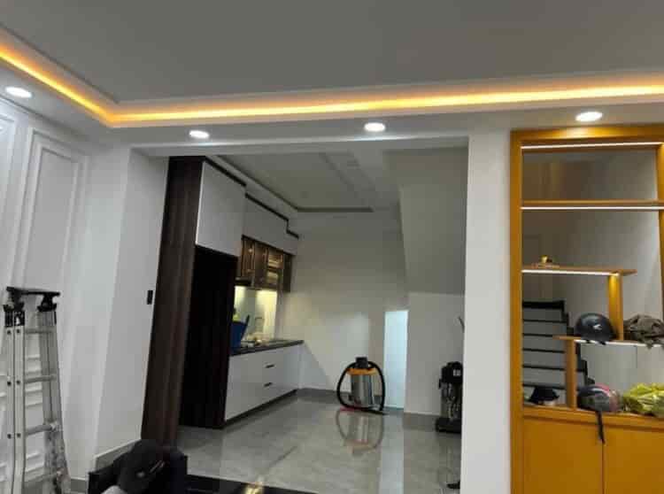 Bán nhà đường Trần Văn Đang, phường 9, quận 3, 61m2, 1tỷ130triệu, SHR