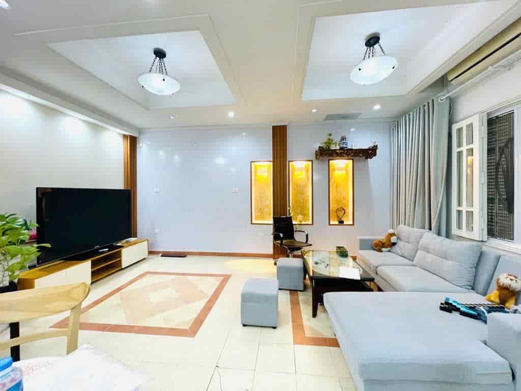 Bán nhà Chùa Bộc, trung tâm Đống Đa, ô tô đỗ cửa, dtsd 80m2, dân trí cao