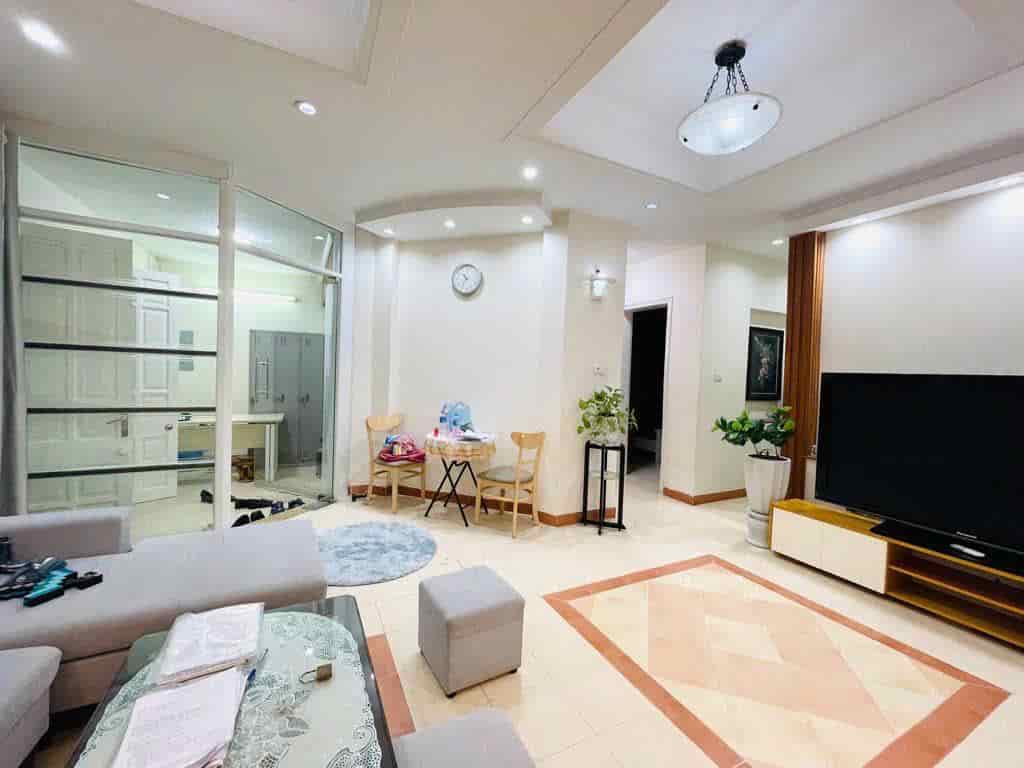 Bán nhà Chùa Bộc, trung tâm Đống Đa, ô tô đỗ cửa, dtsd 80m2, dân trí cao