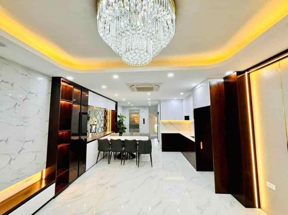 Nhà hiếm, phố Phùng Hưng 45m2, 5 tầng, giá 8 tỷ, ô tô 7 chỗ vào nhà, thang máy, kinh doanh, ở ngay