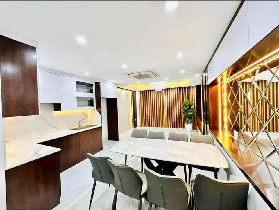 Nhà hiếm, phố Phùng Hưng 45m2, 5 tầng, giá 8 tỷ, ô tô 7 chỗ vào nhà, thang máy, kinh doanh, ở ngay