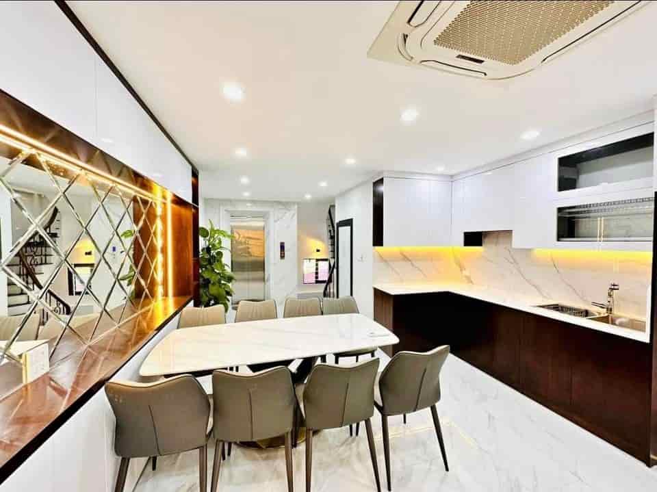 Nhà hiếm, phố Phùng Hưng 45m2, 5 tầng, giá 8 tỷ, ô tô 7 chỗ vào nhà, thang máy, kinh doanh, ở ngay