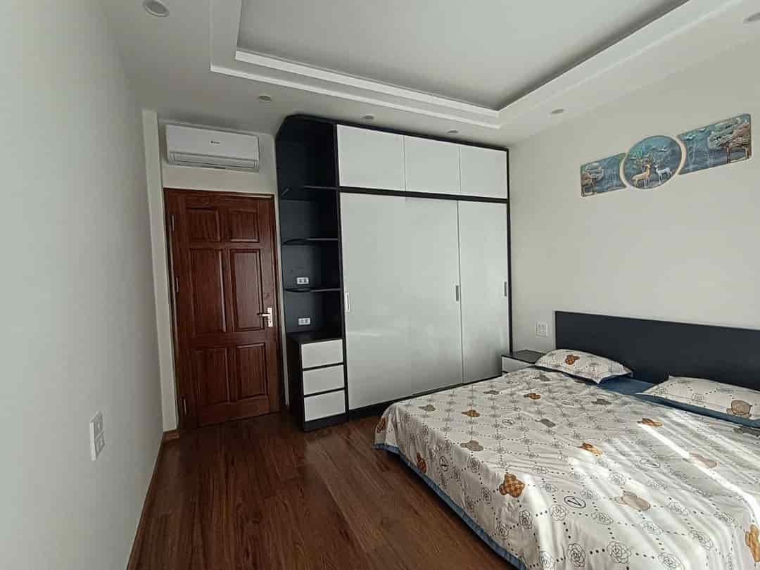 Nguyễn Văn Linh Long Biên, DT30m2, 5 tầng, Mt3.6m, giá 4,95ty