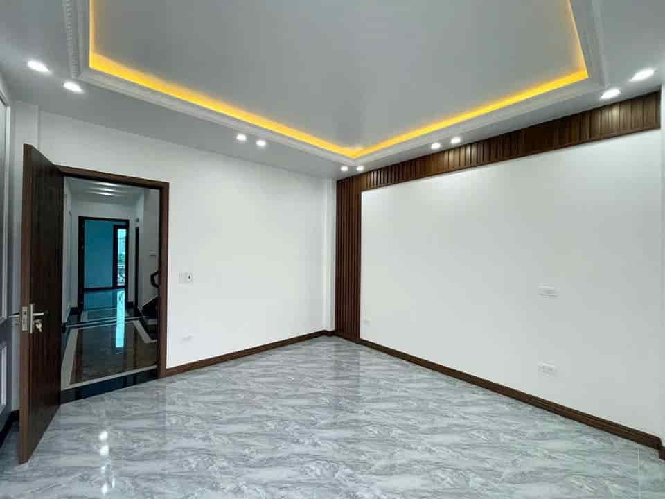 Lunh linh, nhà kđt xa la 50m2, 5 tầng, giá 13 tỷ, ở ngay, kinh doanh sầm uất, vỉa hè, ô tô tránh