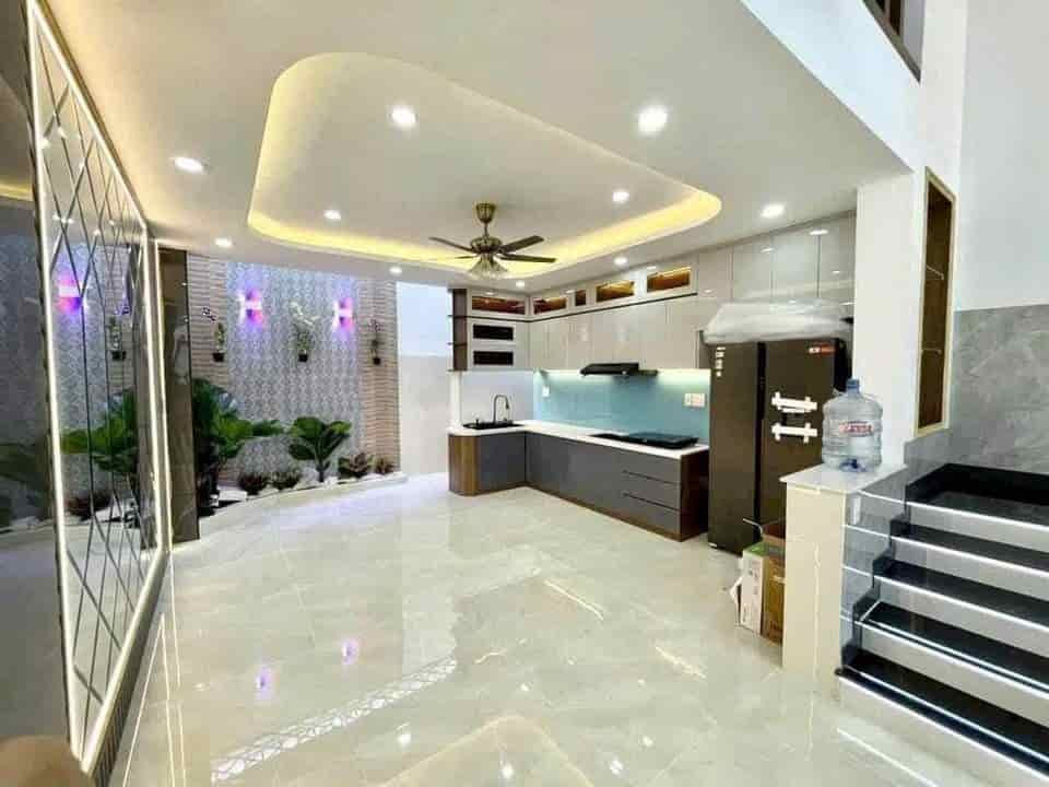 Cần tiền bán nhà gấp 1ty200tr đường Nguyễn Duy quận 8 50m2, hẻm xe hơi, lh Long để đi