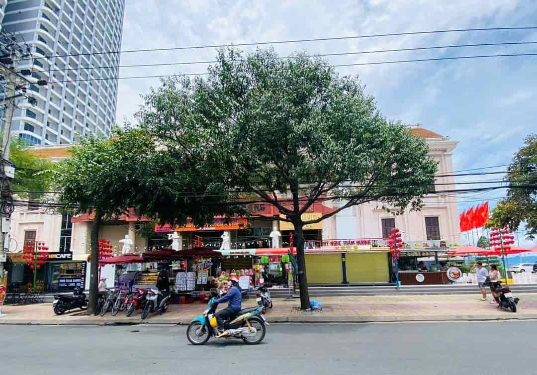 Cho thuê kiot chợ đêm Nguyễn thị minh khai, Trần Phú đối diện quảng trường .