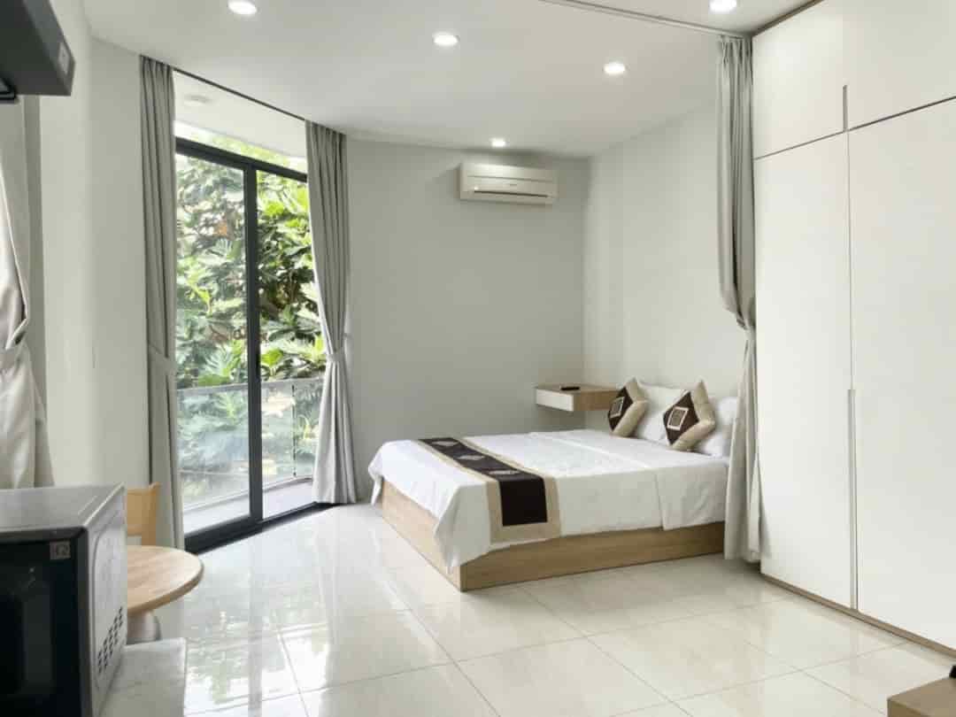 Studio ban công full nội thất cao cấp ngay sân bay , 30m2 , thang máy