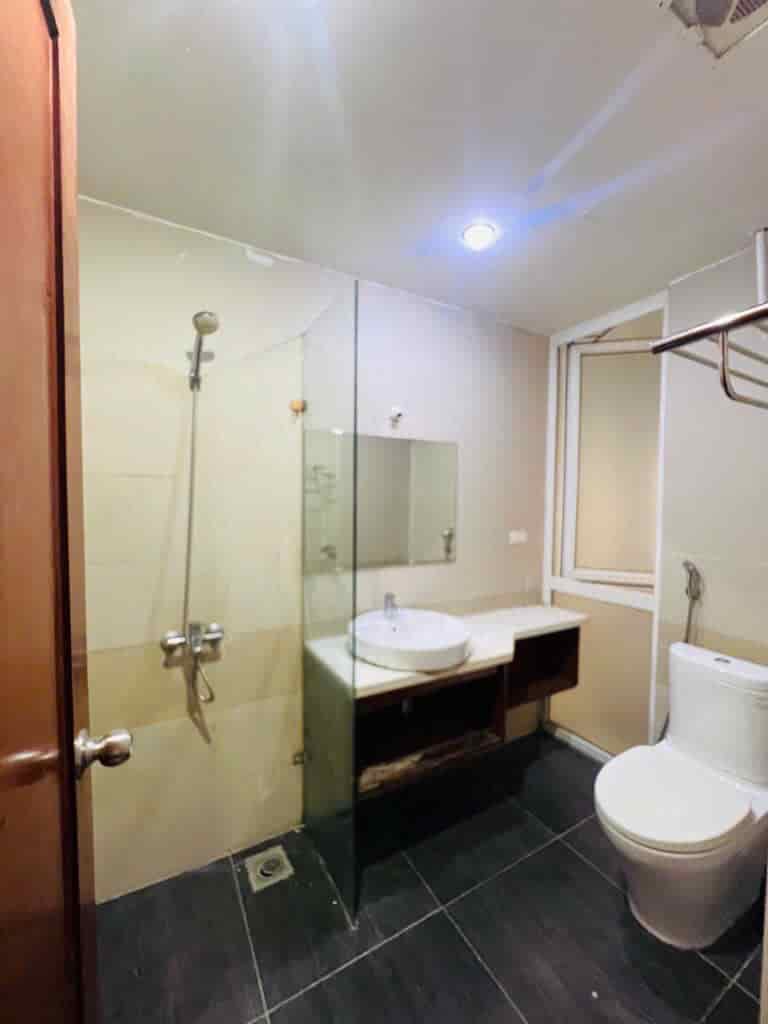 Dt 30M2, mt 4M, 5 tầng, 5.95 tỷ (có thương lượng), bán nhà Kim Giang, Thanh Liệt