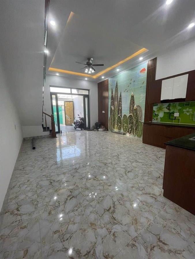 Cần bán gấp nhà đường 102, Q.9, 90m2, 2 tầng hẻm 8m, 4,5 tỷ.