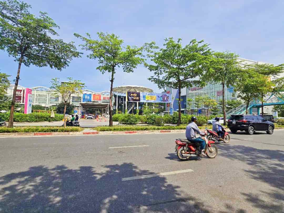 NHÀ ĐẸP 5 TẦNG, 5.x T.Ỷ - PHỐ ĐÀM QUANG TRUNG - GẦN AEON LONG BIÊN - KHU VỰC ĐÔNG DÂN CƯ - TIỆN ÍCH NGẬP TRÀN.