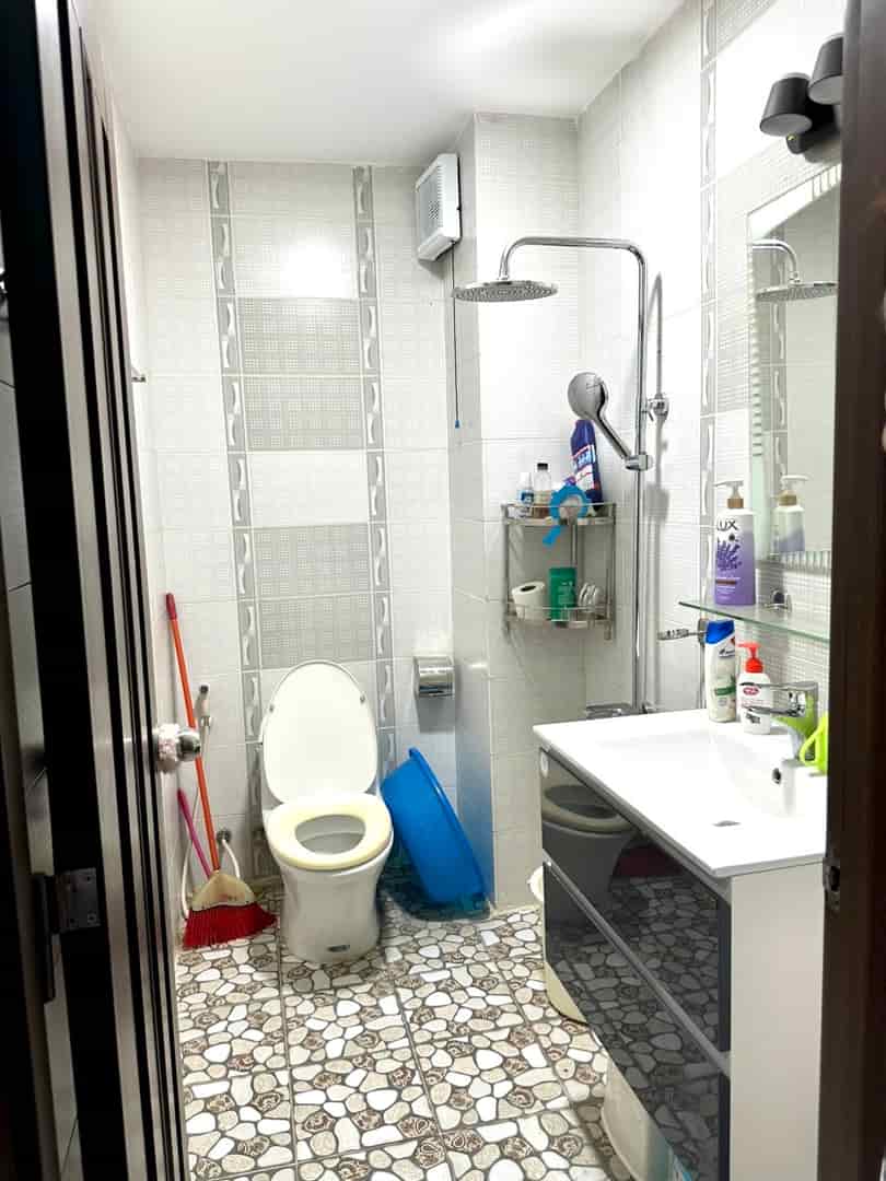 Hình thật cho thuê nhà mới, rộng, thoáng Lý Văn Phức Q1 3pn 3wc full nội thất