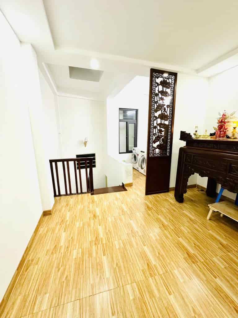 Bán nhà Võ Chí Công an ninh tốt ở sướng, 30m2 5 tầng mặt tiền 3m7 giá 6.6 tỷ