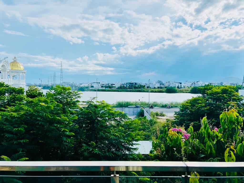 Cần tiền bán rẻ nhà 3 tầng tâm huyết view sông Hàn, đường Anh Thơ, Nam Việt Á