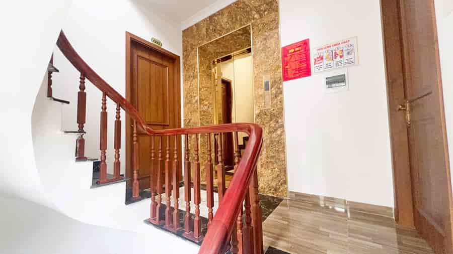 Nhà Hoàng Hoa Thám lô góc, ngõ nông thông, thang máy, nội thất xịn, nở hậu 60m2, 8 tầng, 16,48 tỷ