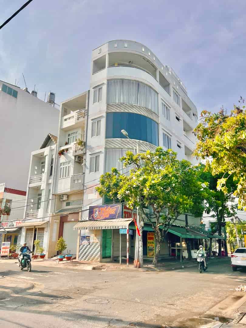 Ngộp bán tòa nhà 7 tầng góc 3 mặt tiền view sông Trần Xuân Soạn Q7