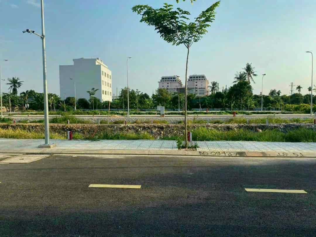 Bán lô mặt tiền 80m2 giá 3 tỷ 200tr  Nguyễn Hữu Tiến, Tân Phú, Gần ĐHCN Thực Phẩm, siêu thị Big C&Aeon