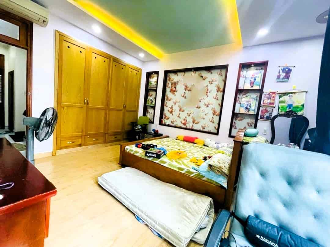 Cho thuê nhà 1T2L 3pn full nội thất hẻm thông xe hơi đường Lê Văn Chí, Linh Trung