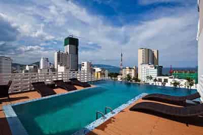 Bán khách sạn 3* 14 tầng, 48 phòng, view biển trung tâm TP. Nha Trang.