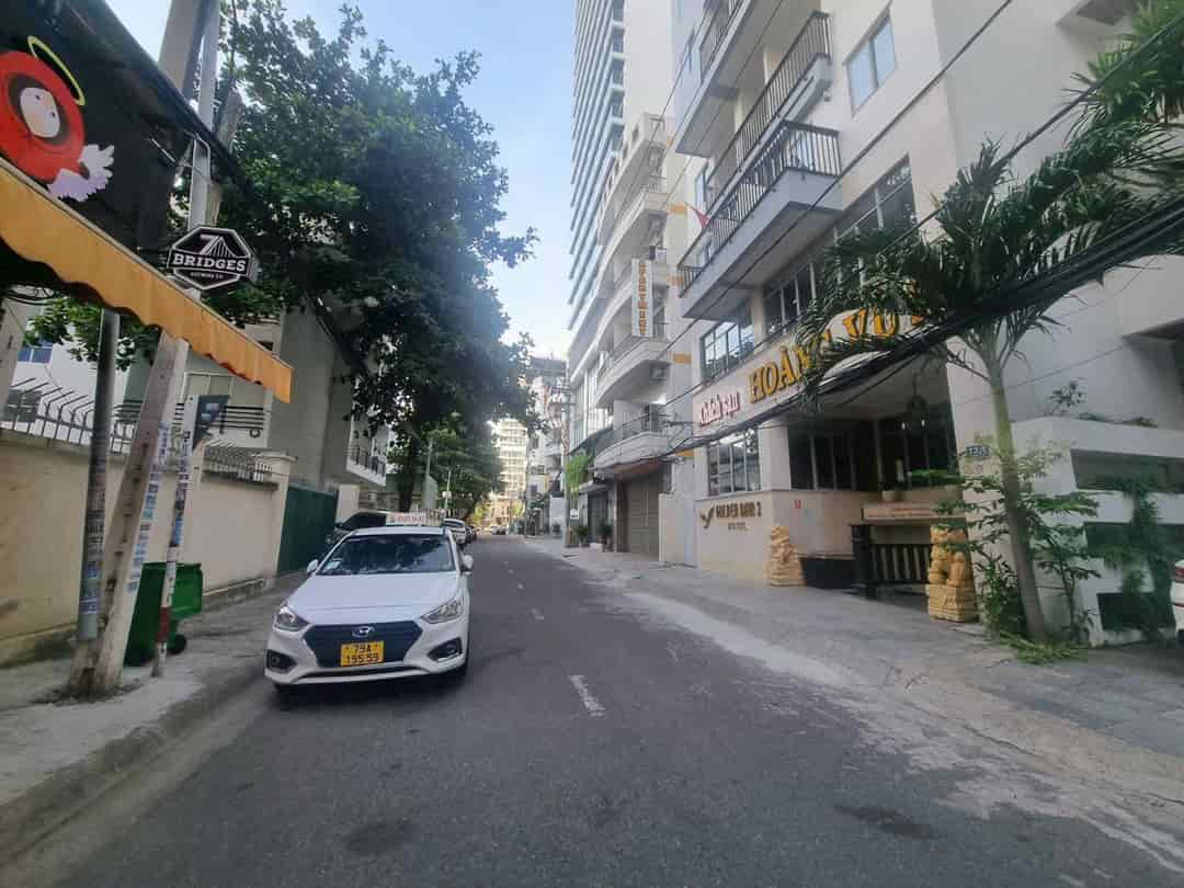 Bán khách sạn 3* 14 tầng, 48 phòng, view biển trung tâm TP. Nha Trang.