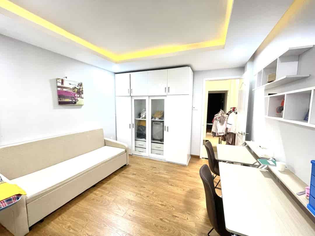 Nhà đẹp hẻm xe hơi 60m2, kế bên quận 1, khu dân trí, chỉ 6 tỷ TL