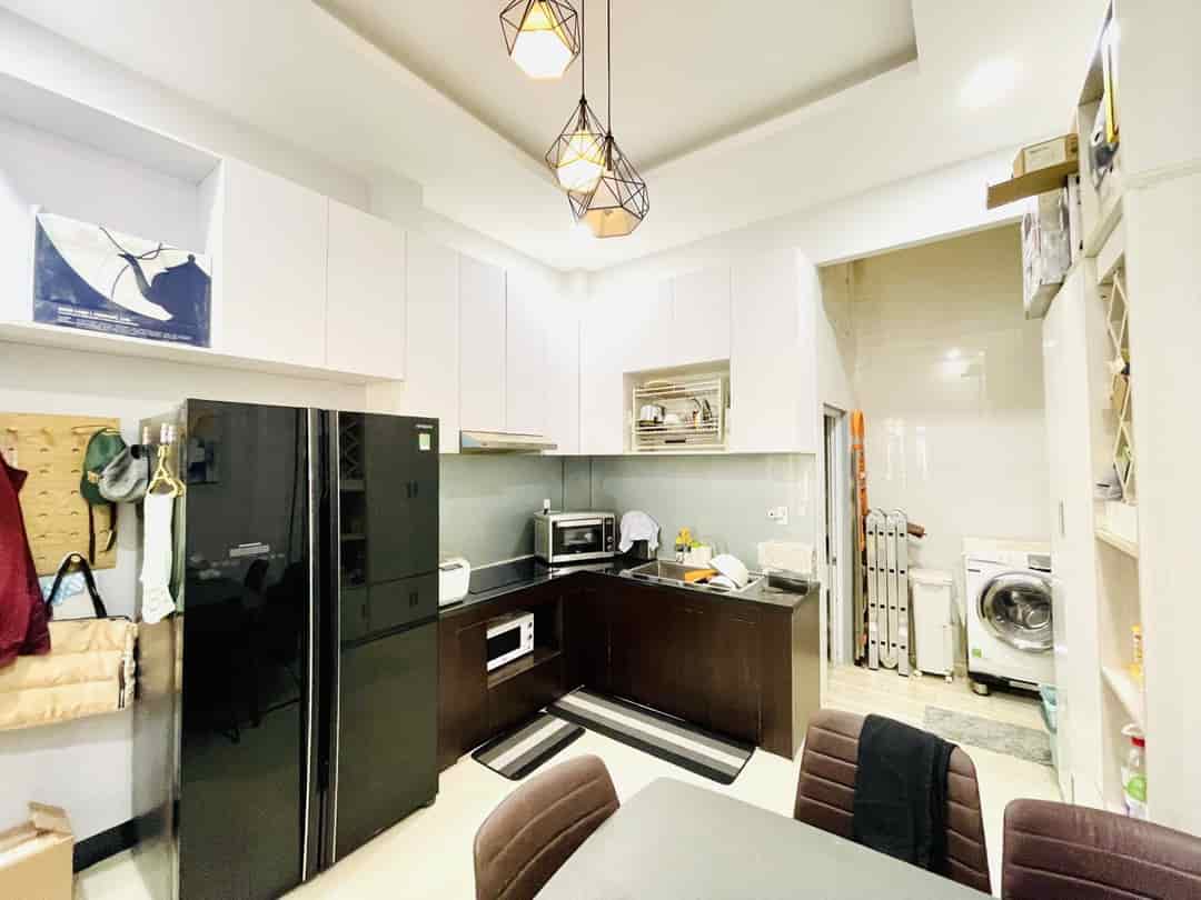 Nhà đẹp hẻm xe hơi 60m2, kế bên quận 1, khu dân trí, chỉ 6 tỷ TL