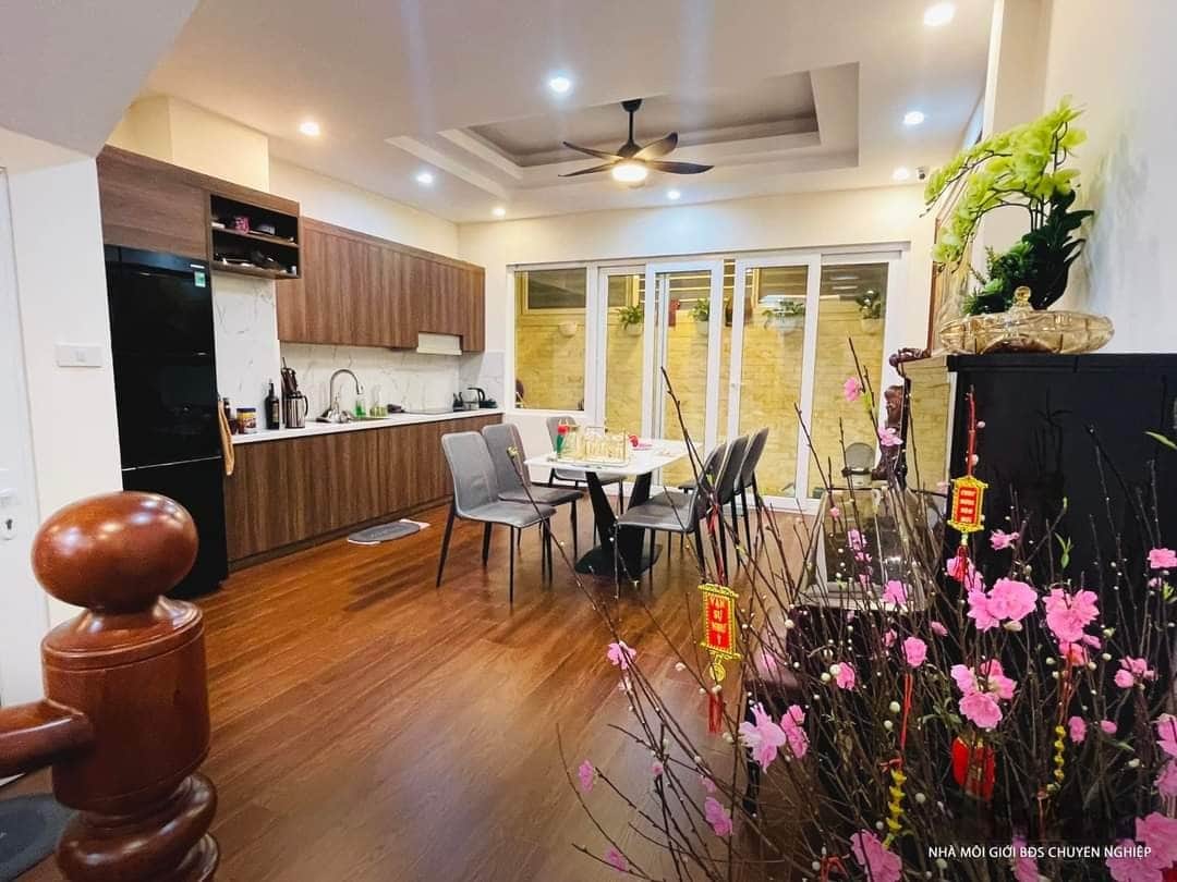 Bán nhà mặt đường Xuân Phương, Nam Từ Liêm 45m2, 5 tầng, 4 phòng ngủ gara ô tô đỗ cửa, full nội thất đẹp