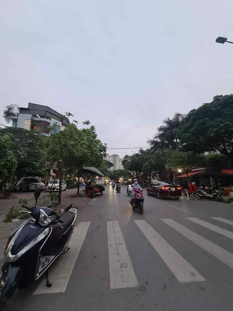 Mặt phố Hoàng Công, Mậu Lương, mặt đường 18.5m, nhỉnh 12 tỷ