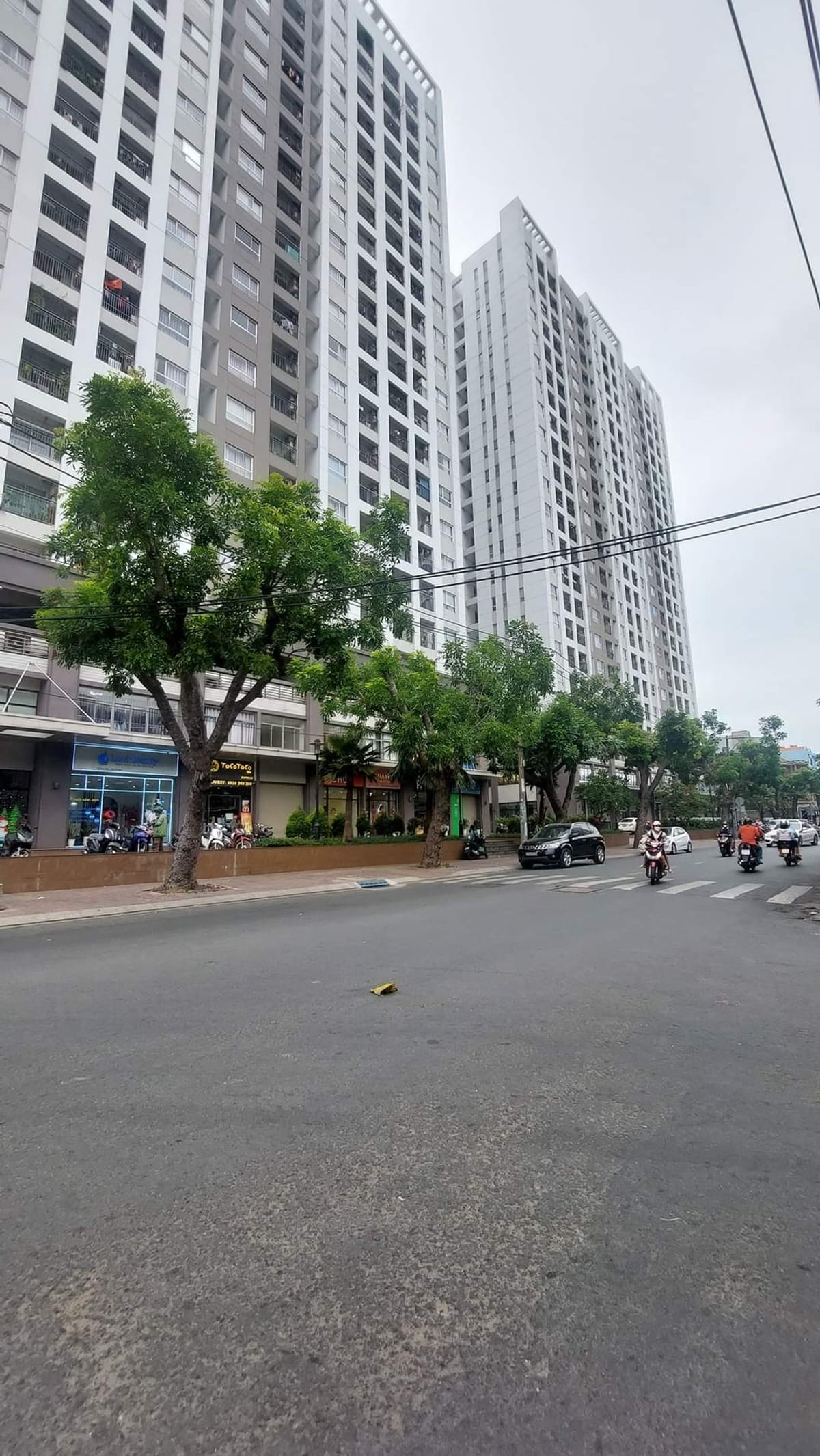 Tân Phú, khu phân lô vip đường nhựa 10m, có lề, ngã 4 Hòa Bình, sổ nở hậu tài lộc, nhà đẹp 5 tầng, 4x21m